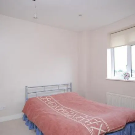 Rent this 2 bed apartment on Bennett Street in London, W4 2AR