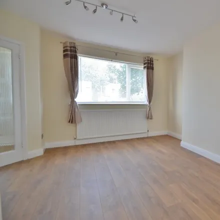 Image 3 - 10 Riviera Gardens, Leeds, LS7 3DW, United Kingdom - Duplex for rent