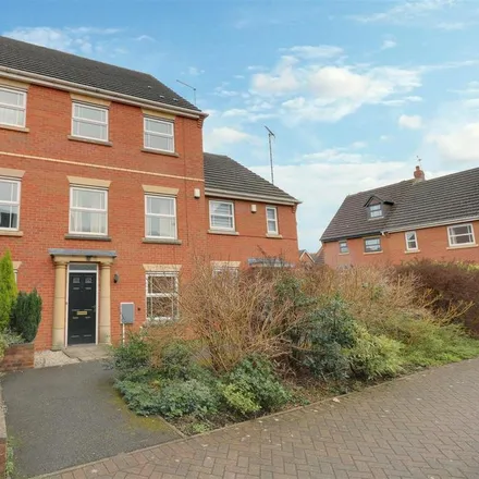 Rent this 4 bed townhouse on Redrock Crescent in Kidsgrove, ST7 4GP