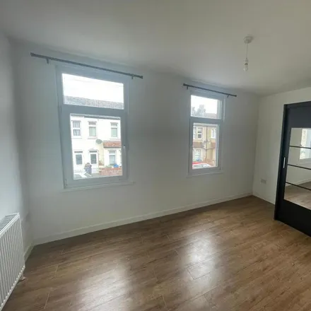 Image 7 - Overton Road, London, SE2 9SD, United Kingdom - Townhouse for rent