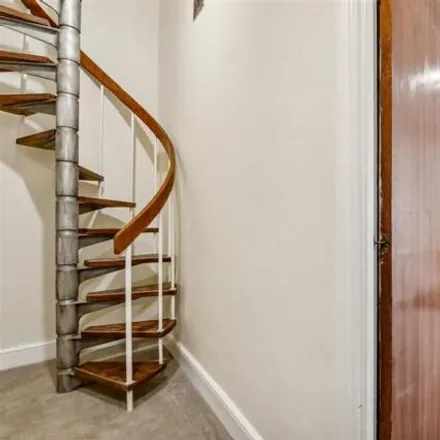 Image 7 - 12 Queen's Gate Mews, London, SW7 5QN, United Kingdom - Apartment for rent