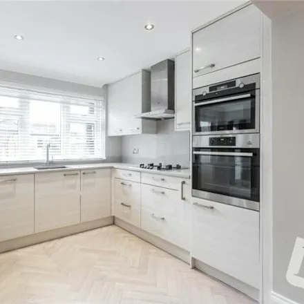 Image 4 - Hubbards Chase, London, RM11 3DJ, United Kingdom - House for sale