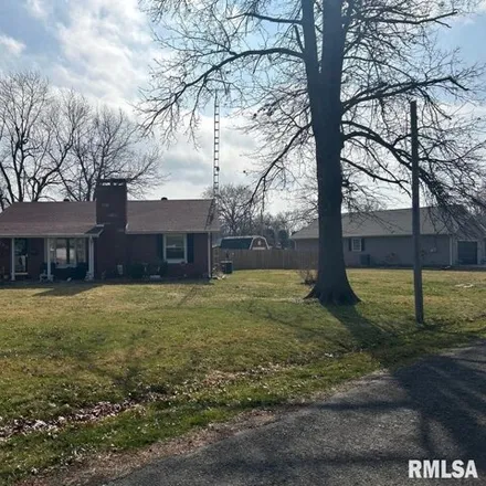 Buy this 2 bed house on 1399 West Park Avenue in Taylorville, IL 62568