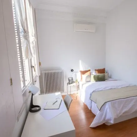 Image 1 - Carrer de Balmes, 364, 08006 Barcelona, Spain - Room for rent