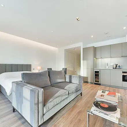Rent this 1 bed apartment on Goodman's Yard in Aldgate, London