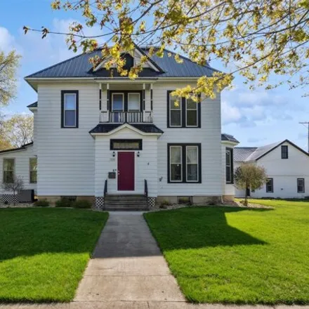 Buy this 4 bed house on 325 East Butler Street in Manchester, IA 52057