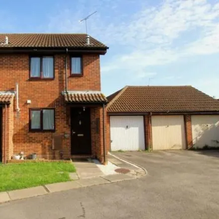 Buy this 2 bed house on 28 Barclay Road in Reading, RG31 7EL
