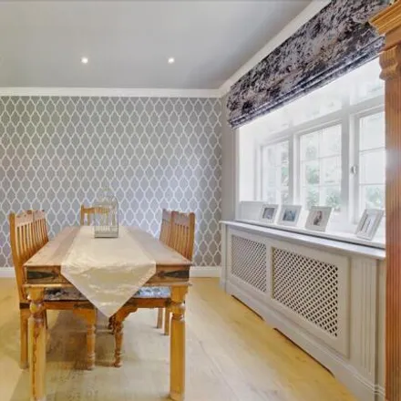 Image 3 - Eastcote Road, Pinner, Great London, Ha5 - House for sale