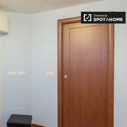 Image 4 - Mercato Circonvallazione Ostiense, Via di Santa Galla, 00154 Rome RM, Italy - Apartment for rent