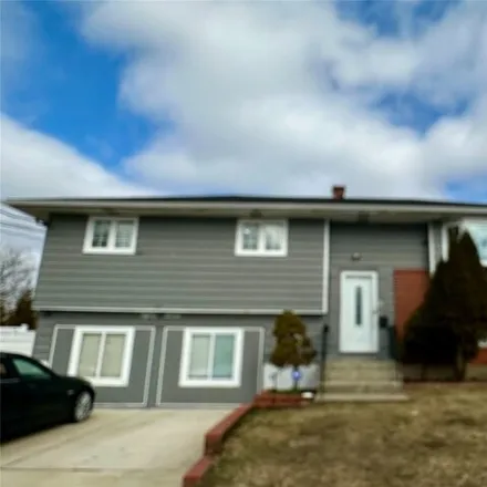 Rent this 3 bed house on 87 Headline Road in Deer Park, NY 11729