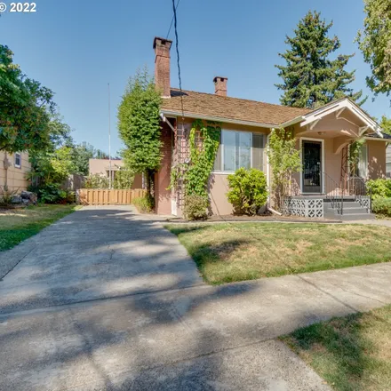 Image 2 - 7927 North Hurst Avenue, Portland, OR 97203, USA - House for sale