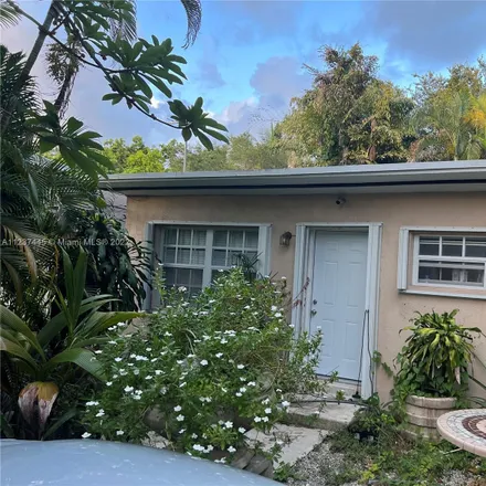 Buy this studio duplex on 7-Eleven in 1 West Flagler Street, Miami