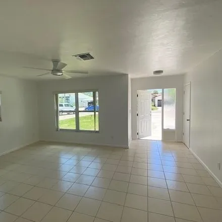 Image 6 - 761 97th Avenue North, Collier County, FL 34108, USA - House for rent