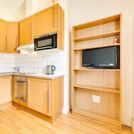 Image 2 - 26 Warbeck Road, London, W12 8NT, United Kingdom - Apartment for rent