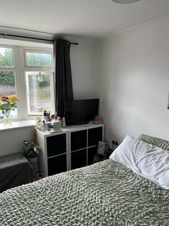 Image 4 - 13 Willow Way, Potters Bar, EN6 2PP, United Kingdom - Apartment for rent
