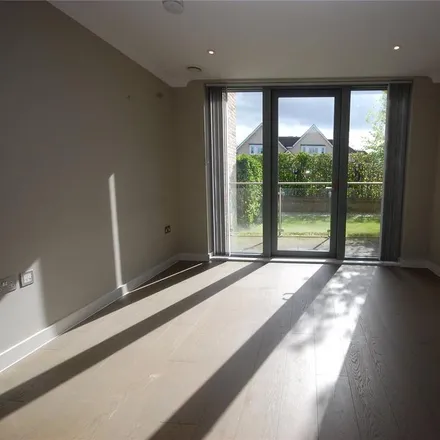 Image 3 - Great North Way, London, NW4 1PP, United Kingdom - Apartment for rent