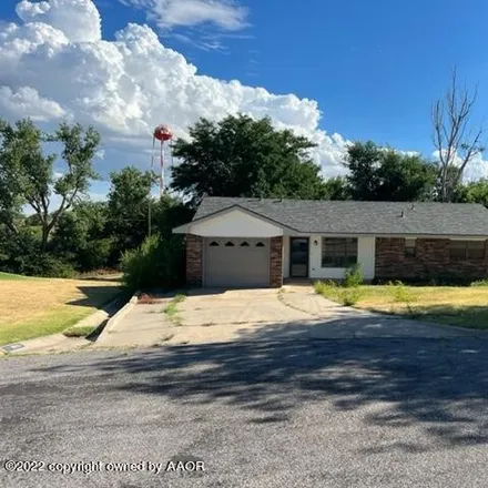 Image 2 - 1899 Willard Avenue, Canadian, TX 79014, USA - House for sale