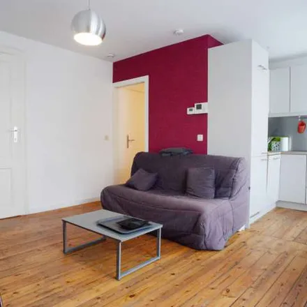 Rent this 1 bed apartment on Rue de l'Athénée - Atheneumstraat 17 in 1050 Ixelles - Elsene, Belgium