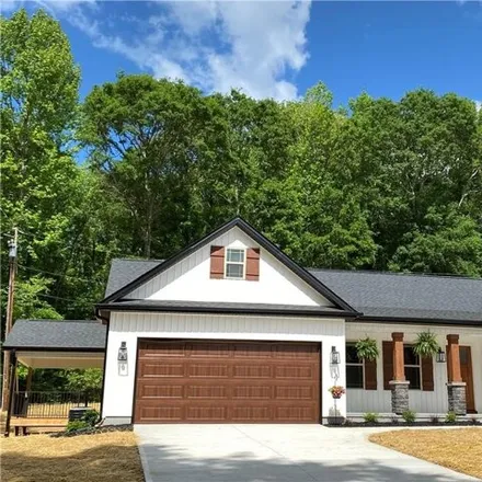 Buy this 4 bed house on 372 Driftwood Drive in Lakewood, Anderson County
