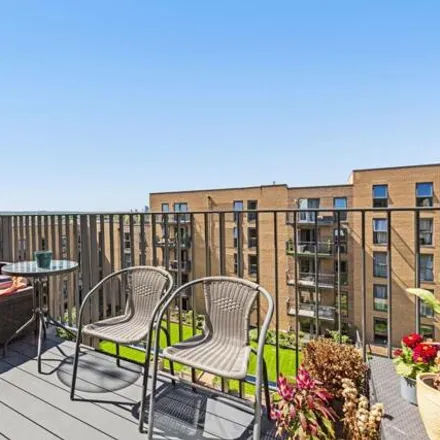 Image 2 - Lambourne House, Apple Yard, London, SE20 8FU, United Kingdom - Apartment for sale