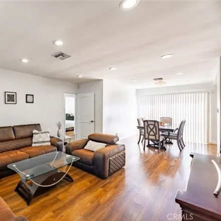 Image 7 - 5855 Bucknell Avenue, Los Angeles, CA 91607, USA - House for sale