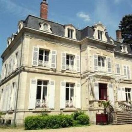 Rent this 11 bed house on 9 Rue Raspail in 36000 Châteauroux, France