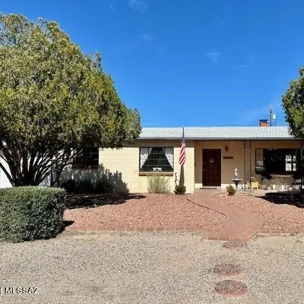 Buy this 3 bed house on 2715 East la Cienega Drive in Tucson, AZ 85716