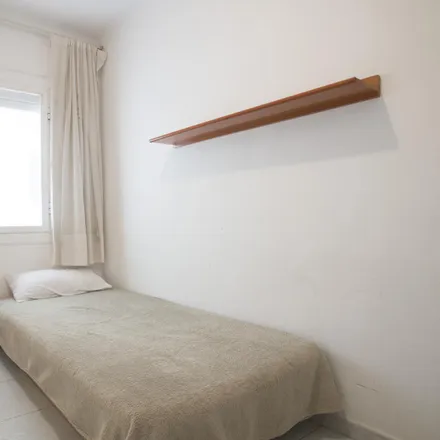 Rent this 2 bed room on 2D2Dspuma in Carrer de la Manigua, 8