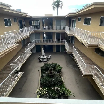 Image 3 - Bixby Royal, 2033 East 3rd Street, Long Beach, CA 90814, USA - Apartment for rent