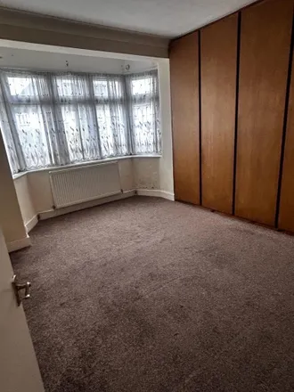 Image 5 - 91 Whitchurch Gardens, London, HA8 6PG, United Kingdom - Apartment for rent