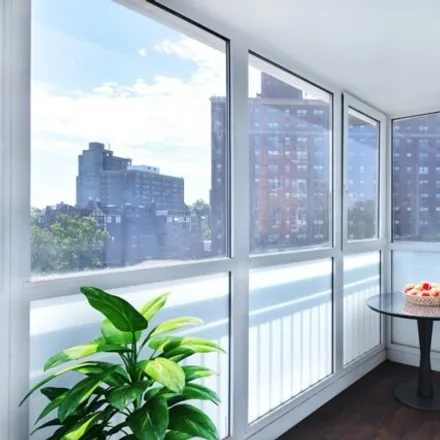 Image 5 - 3725 Henry Hudson Parkway West, New York, NY 10463, USA - Apartment for sale