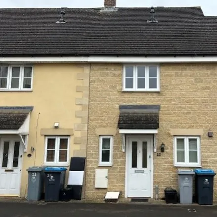 Rent this 2 bed townhouse on Saffron Crescent in Carterton, OX18 1LG