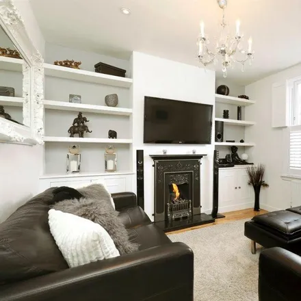 Image 5 - 18 Armoury Way, London, SW18 1HF, United Kingdom - Townhouse for rent