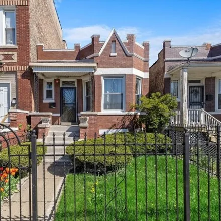 Buy this 3 bed house on 4044 West Grenshaw Street in Chicago, IL 60624