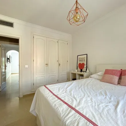 Rent this 5 bed townhouse on Edificio Mulhacén in Calle Calzada de Castro, 85