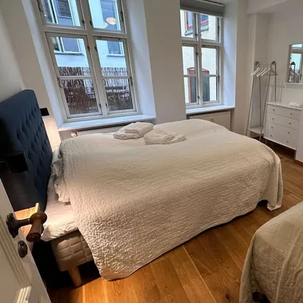 Rent this 4 bed apartment on 1357 København K