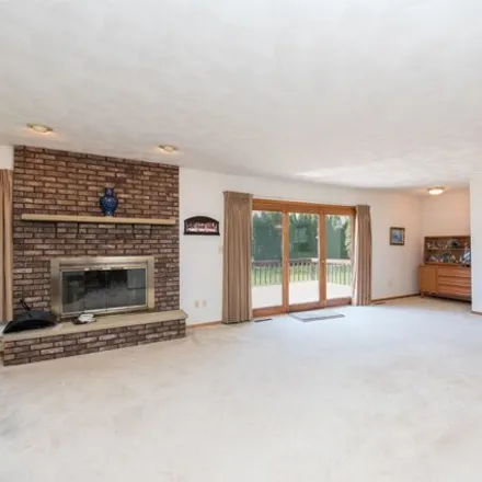 Image 2 - 1330 Monroe Avenue, North Shore Acres, Winthrop Harbor, IL 60096, USA - House for sale