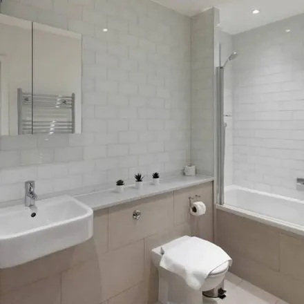 Rent this 2 bed apartment on china town in Shaftesbury Avenue, London