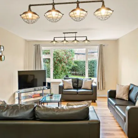 Rent this 8 bed apartment on 2 Stanmore Crescent in Leeds, LS4 2RY