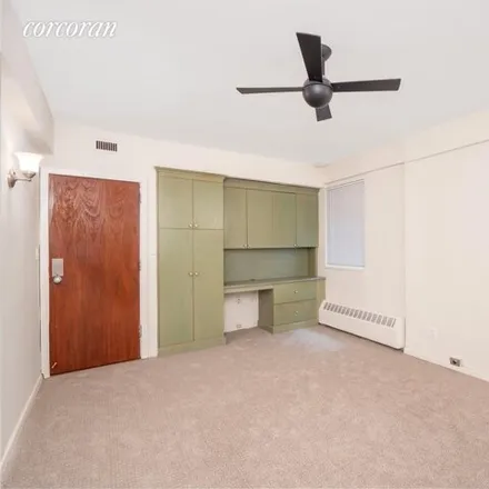 Image 3 - 20 East 68th Street, New York, NY 10065, USA - Apartment for rent