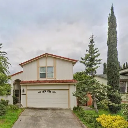 Buy this 3 bed house on 2095 Silver Lake Way in Martinez, CA 94553