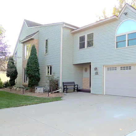 Buy this 4 bed house on 330 29th Street South in La Crosse, WI 54601