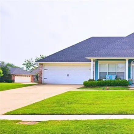 Buy this 4 bed house on 327 Heritage Drive in Southgate Estates, Bossier City