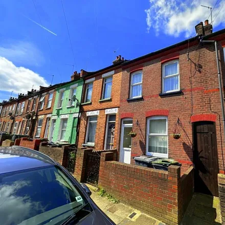 Rent this 2 bed house on Butlin Road in Luton, LU1 1NG