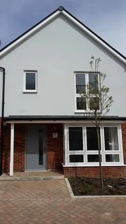 Rent this 3 bed house on Hedgerow Lane in Royal Tunbridge Wells, TN2 3FS