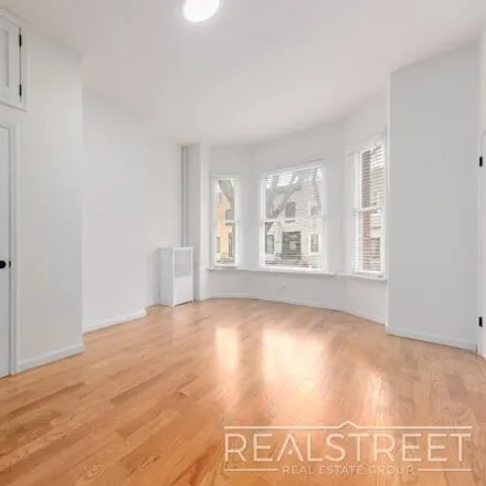 Image 4 - 133 Weirfield Street, New York, NY 11221, USA - Townhouse for rent