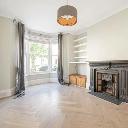 Image 2 - 31 Carlton Road, London, N11 3EX, United Kingdom - Townhouse for rent