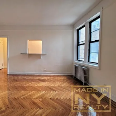 Image 4 - 25-74 33rd Street, New York, NY 11102, USA - Apartment for rent