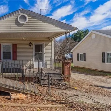 Buy this 2 bed house on 1243 Barnes Street in Reidsville, NC 27320