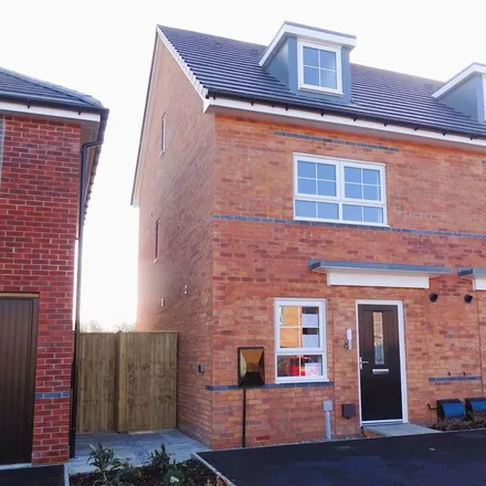 Rent this 3 bed townhouse on unnamed road in Low Green, WN2 2DS